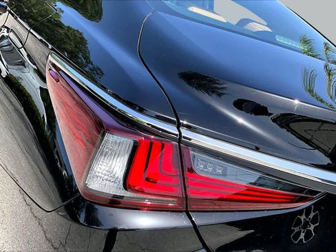 Used 2024 Lexus ES 350 w/ Technology Package FWD image 29