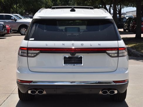 New 2026 Lincoln Aviator 2WD image 8