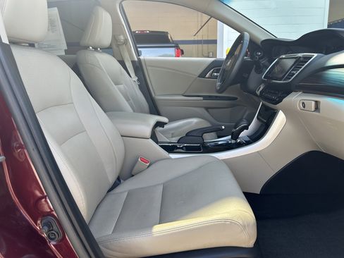 Used 2017 Honda Accord EX-L image 31
