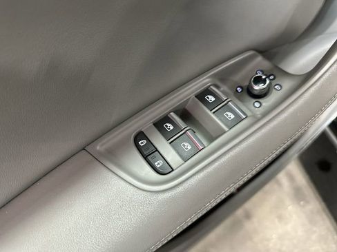 Used 2024 Audi Q7 3.0T Premium Plus image 19