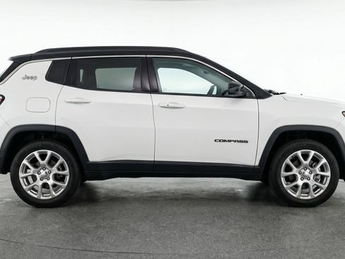 Used 2025 Jeep Compass Limited AWD/4WD image 11