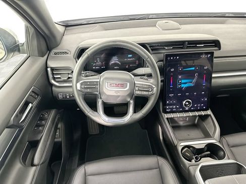 Used 2025 GMC Terrain Elevation w/ Elevation Premium Package AWD/4WD image 10