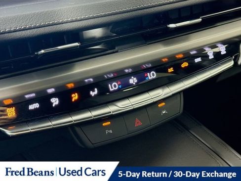 Used 2025 Cadillac XT4 Premium Luxury image 18