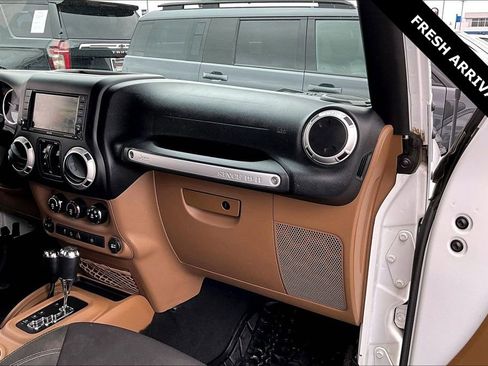 Used 2016 Jeep Wrangler Unlimited Sahara image 23