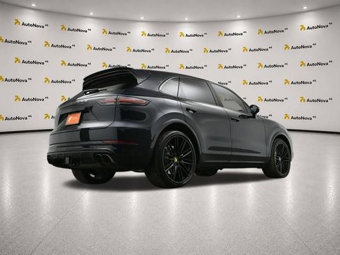Used 2021 Porsche Cayenne Turbo w/ Premium Package Plus AWD/4WD image 56
