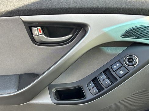 Used 2015 Hyundai Elantra SE w/ Option Group 02 image 18