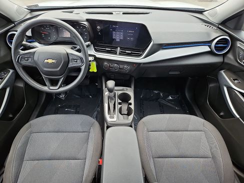 Used 2025 Chevrolet Trax LS FWD image 24
