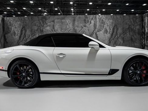 Used 2022 Bentley Continental GT image 23