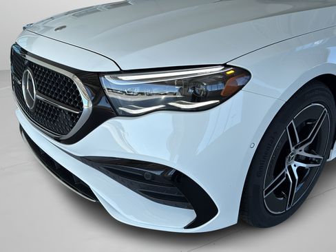 New 2026 Mercedes-Benz E 450 4MATIC Sedan image 47