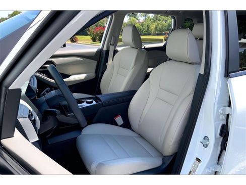 Used 2025 Nissan Rogue SV w/ SV Premium Package AWD/4WD image 24