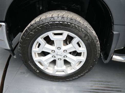 Used 2016 Nissan Titan SV image 18