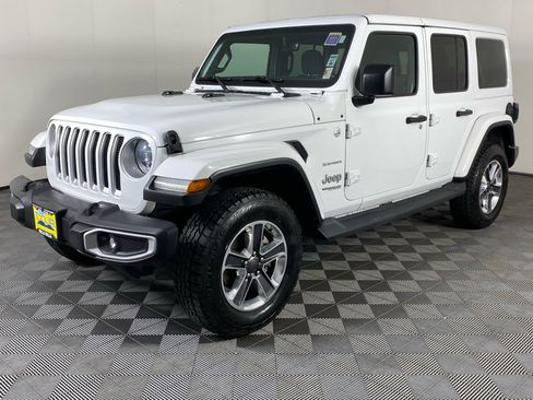 Used 2018 Jeep Wrangler Unlimited Sahara AWD/4WD image 3