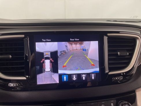 Used 2020 Chrysler Pacifica Touring-L Plus w/ Tire & Wheel Group image 17
