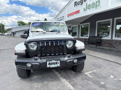 Used 2021 Jeep Gladiator Sport AWD/4WD image 2