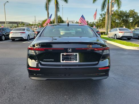 Used 2025 Honda Accord SE image 10