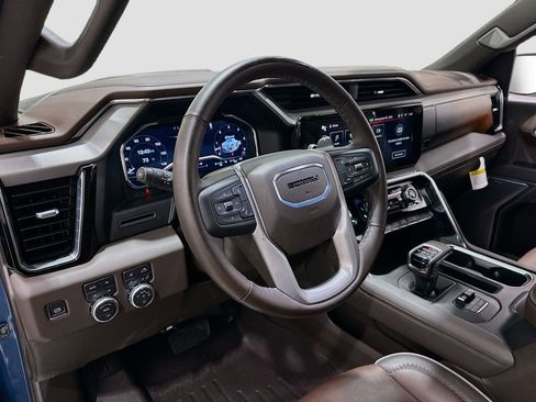 Used 2025 GMC Sierra 1500 Denali image 9