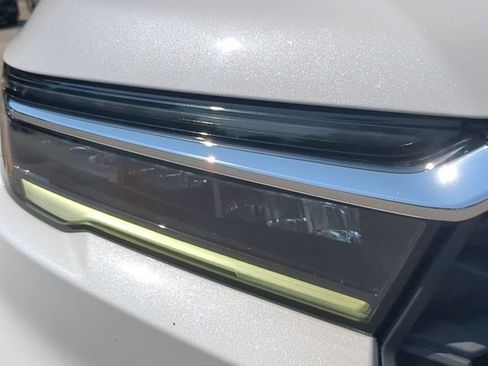 Used 2023 Honda Pilot LX image 9