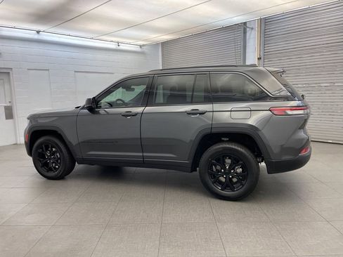 New 2026 Jeep Grand Cherokee Altitude image 5