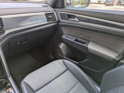 Used 2022 Volkswagen Atlas Cross Sport SEL R-Line AWD/4WD image 19