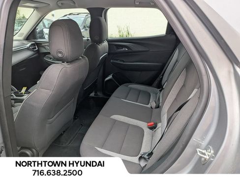 Used 2024 Chevrolet TrailBlazer LS FWD image 30