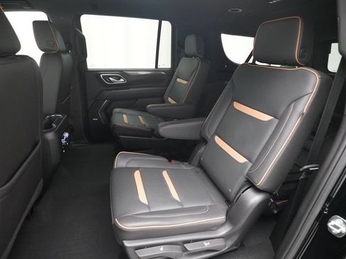 Used 2024 GMC Yukon XL AT4 AWD/4WD image 16
