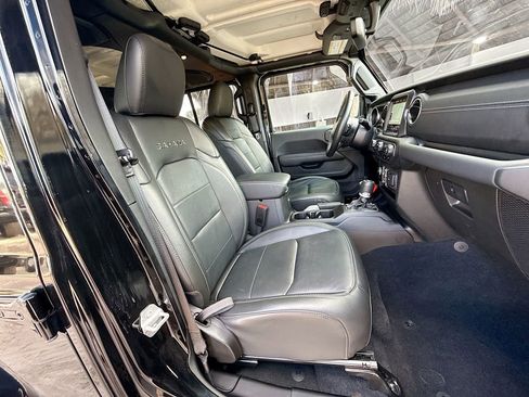 Used 2022 Jeep Wrangler Unlimited Sahara w/ Cold Weather Group AWD/4WD image 33