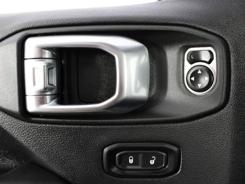 Used 2025 Jeep Wrangler Unlimited Sahara AWD/4WD image 14
