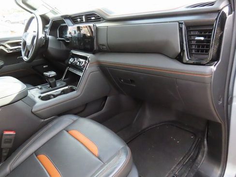 Used 2024 GMC Sierra 1500 AT4 w/ Technology Package image 10