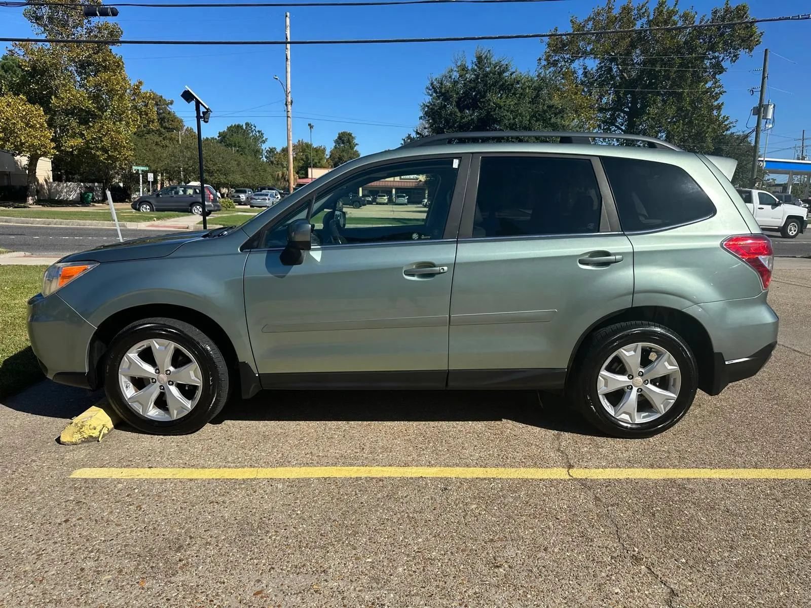 Used 2014 Subaru Forester 2.5i Limited AWD/4WD image 10
