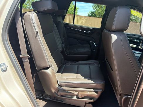 Used 2021 GMC Yukon Denali w/ Advanced Technology Package AWD/4WD image 33