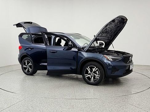 New 2026 Volvo XC40 B5 Core w/ Climate Package image 10