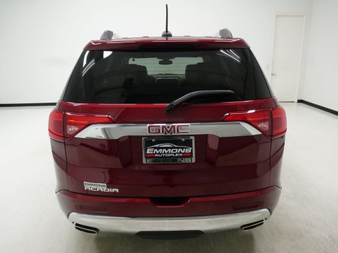 Used 2017 GMC Acadia Denali w/ Technology Package FWD image 5