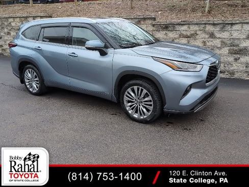 Used 2024 Toyota Highlander Platinum image 1
