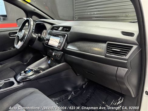 Used 2018 Nissan Leaf SV w/ SV Technology Package image 10