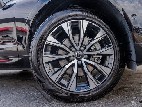 Used 2025 Volvo XC60 B5 Plus image 30