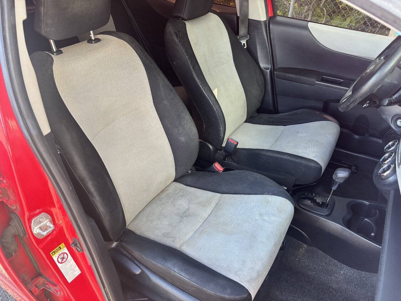 Used 2012 Toyota Yaris LE FWD image 13