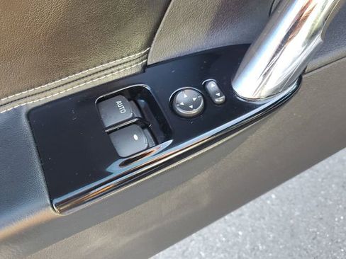 Used 2009 Saturn Sky w/ Premium Trim Package image 10