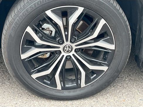 Used 2025 Toyota Crown Signia AWD/4WD image 31