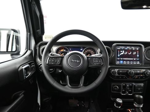 Used 2023 Jeep Gladiator Sport image 32