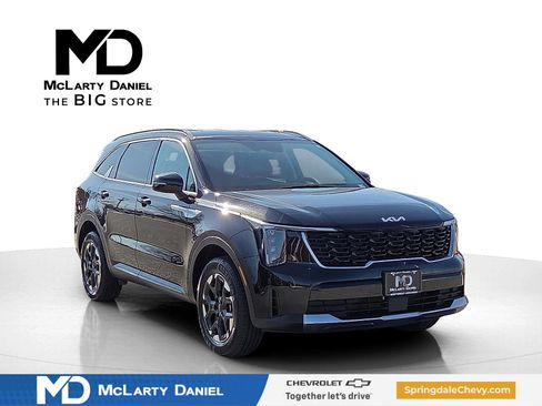 Used 2024 Kia Sorento S image 1