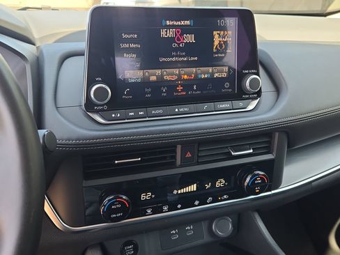 Used 2025 Nissan Rogue SV FWD image 20