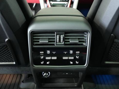 Certified 2025 Porsche Cayenne AWD/4WD image 25