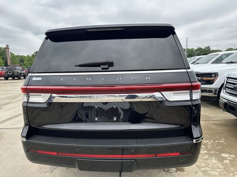 Used 2024 Lincoln Navigator Reserve AWD/4WD image 7