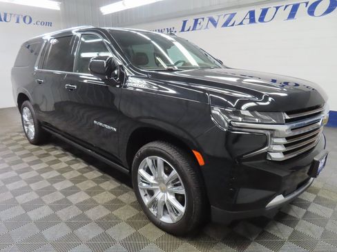 Used 2024 Chevrolet Suburban High Country image 3