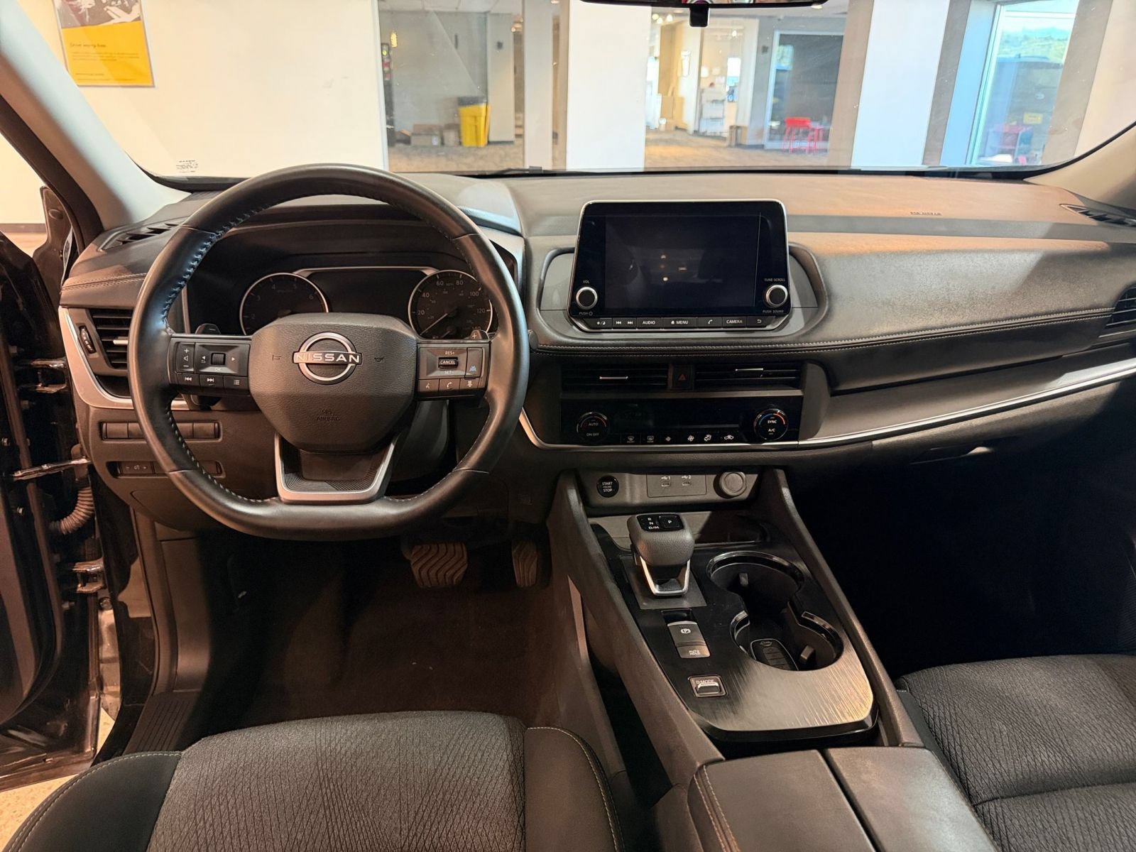 Used 2025 Nissan Rogue SV FWD image 34