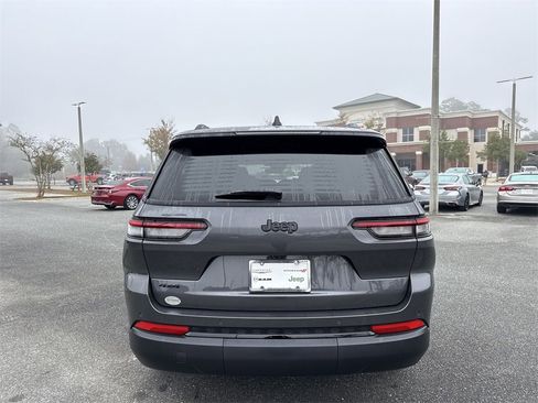 New 2025 Jeep Grand Cherokee L Altitude image 4