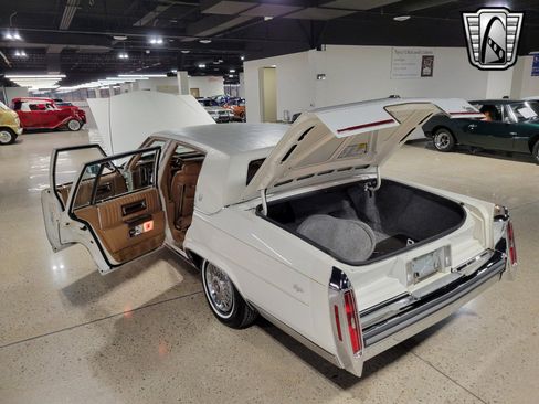 Used 1988 Cadillac Brougham image 13