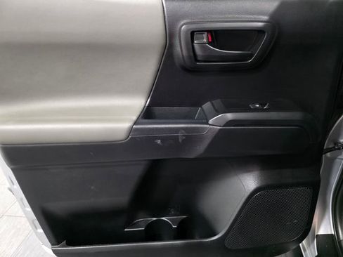 Used 2022 Toyota Tacoma SR AWD/4WD image 11