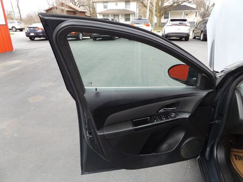 Used 2013 Chevrolet Cruze LT image 17