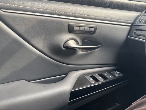 Certified 2025 Lexus ES 300h w/ Luxury Package image 13